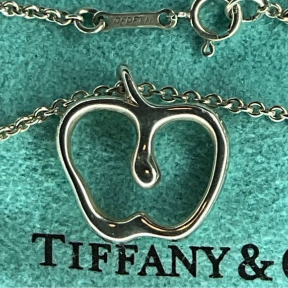 🍎Final Sale*Nwt  Tiffany & Co. & Elsa Peretti sterling silver Apple pendant. - Picture 6 of 6